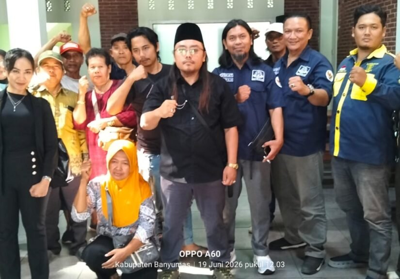 Ratusan pedagang yang terdampak relokasi dari kawasan Jalan Vihara, Purwokerto. FOTO: Imam07/PORTALBMI.ID