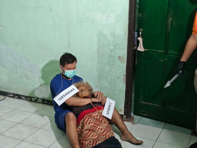 Rekonstruksi perkara dugaan pembunuhan terhadap dugaan dua orang perempuan di Kecamatan Patikraja, Kabupaten Banyumas. FOTO: Imam07/PORTALBMI.ID