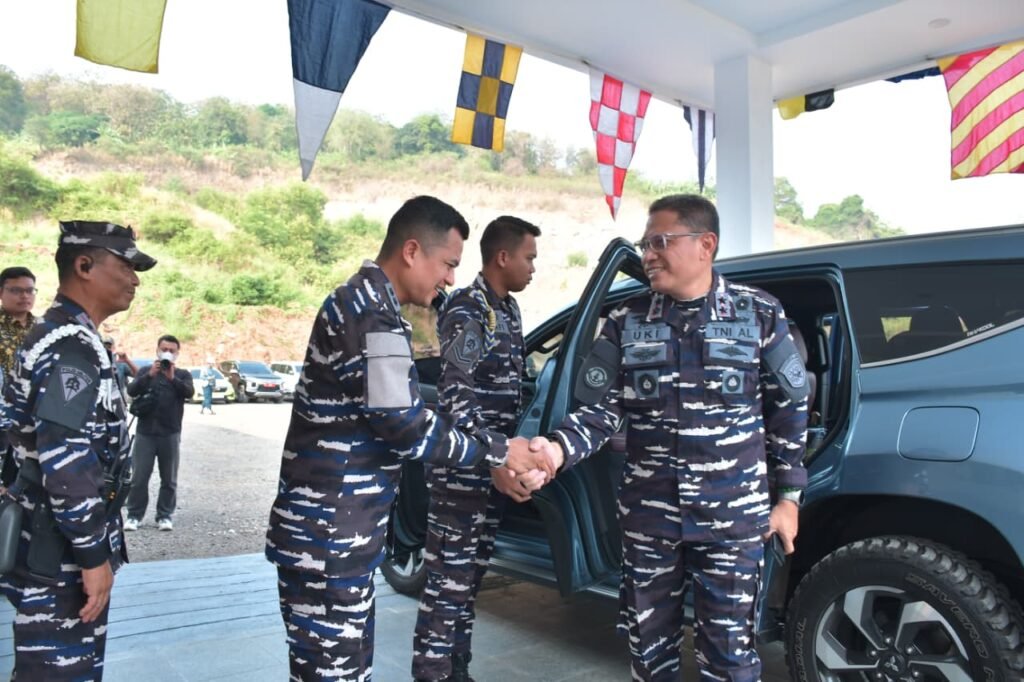Komandan Kodaeral III Laksamana Muda TNI Uki Prasetia, S.T., M.M., meresmikan Lapangan Tembak "Pangeran Aryadillah" milik Pangkalan TNI AL (Lanal) Banten. FOTO: Penerangan Lanal Banten