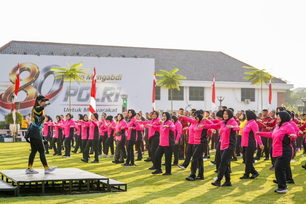 Senam bersama di lapangan apel Mapolda Jateng. FOTO: Imam07/PORTALBMI.ID