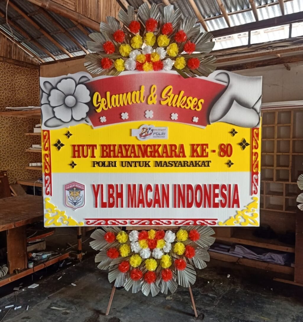 YLBH Macan Indonesia mengirimkan rangkaian bunga ke institusi kepolisian setempat. FOTO: Imam07/PORTALBMI.ID