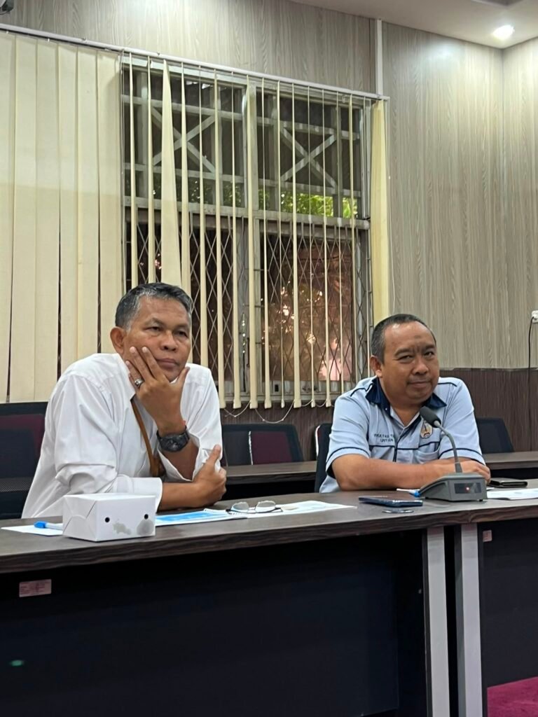 Dekan Fakultas Teknik Universitas Tanjungpura, Dr.-Ing. Ir. Slamet Widodo, M.T., IPM, menyampaikan apresiasi atas kunjungan PT. Socare Group Internasional. FOTO: PORTALBMI.ID