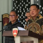 Jaksa Agung Muda Tindak Pidana Khusus (Jampidsus) Kejaksaan Agung Febrie Adriansyah (kanan) menyampaikan keterangan saat konferensi pers di Kejaksaan Agung, Jakarta, Jumat (10/7/2026). Foto: Asprilla Dwi Adha/ANTARA FOTO
