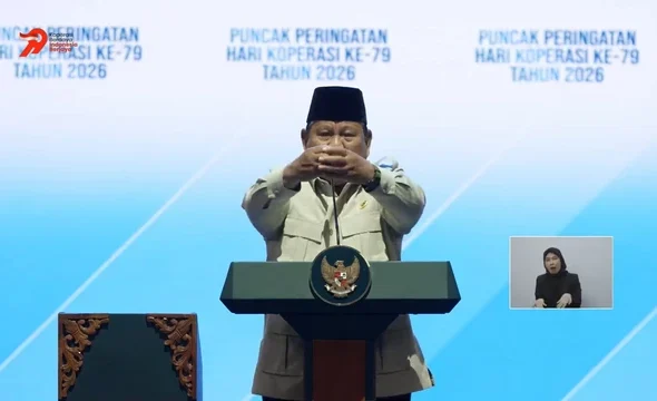 Presiden Prabowo Subianto memberikan sambutan saat menghadiri Hari Koperasi Nasional 2026 dengan tajuk "Koperasi Berdaya, Indonesia Berjaya" di Indonesia Arena, Jakarta, Minggu (12/7/2026). Foto: YouTube/ Sekretariat Presiden
