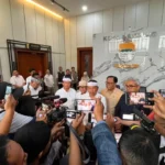 Penandatanganan NPHD dan BAST Hibah Jalan Cihampelas Kota Bandung oleh Gubernur Jawa Barat, Dedi Mulyadi dan Walikota Bandung, M. Farhan, di Balai Kota Bandung, Rabu (29/7/2026). Foto: Dok. Diskominfo Jabar
