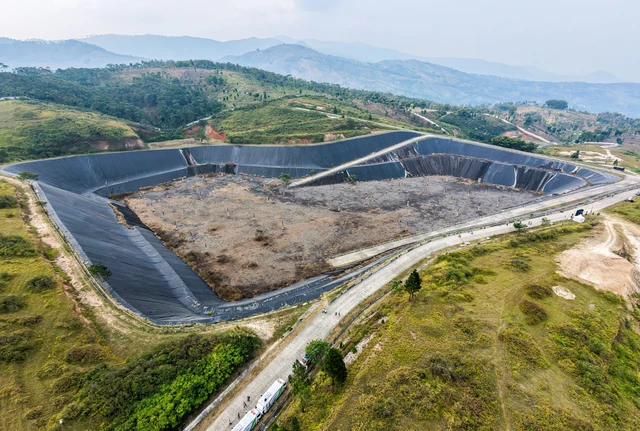 Foto udara lokasi tempat pembuangan akhir sampah saat peletakan batu pertama proyek infrastruktur Pengolahan Sampah menjadi Energi Listrik (PSEL) di Legok Nangka, Kabupaten Bandung, Jawa Barat, Rabu (29/7/2026). Foto: Novrian Arbi/ANTARA FOTO
