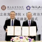 Rektor NCCU Li Tsai-yen (kanan) dan Direktur NPM Hsiao Tsung-huang. (Sumber Foto : NCCU)
