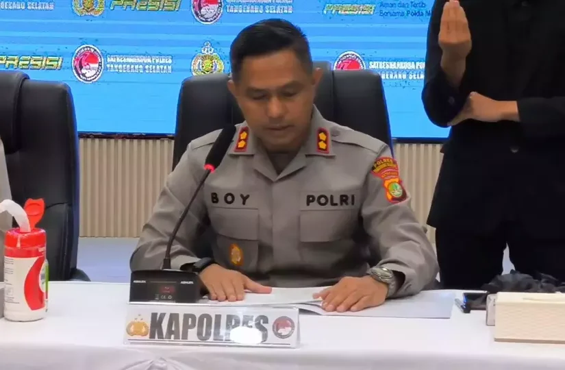 Kapolres Tangsel AKBP Boy Jumalolo Memberikan Keterangan Pers Terkait Anak Buahnya yang Diamankan Dirtipid Narkoba Bareskrim Polri. FOTO: PORTALBMI.ID