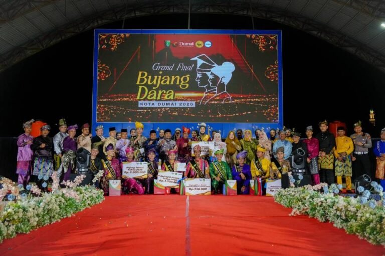 Malam Puncak Grand Final Pemilihan Bujang Dara Kota Dumai Tahun 2026 berlangsung meriah di Taman Bukit Gelanggang, Sabtu (25/7/2026) malam. FOTO: PORTALBMI.ID