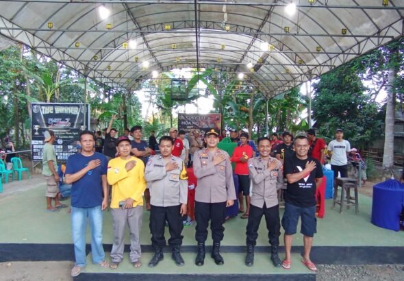 Dalam rangka memeriahkan Hari Bhayangkara ke-80, Polsek Tambak, Polresta Banyumas, menggelar lomba burung berkicau yang diikuti ratusan kicau mania. FOTO: Humas Polresta Banyumas