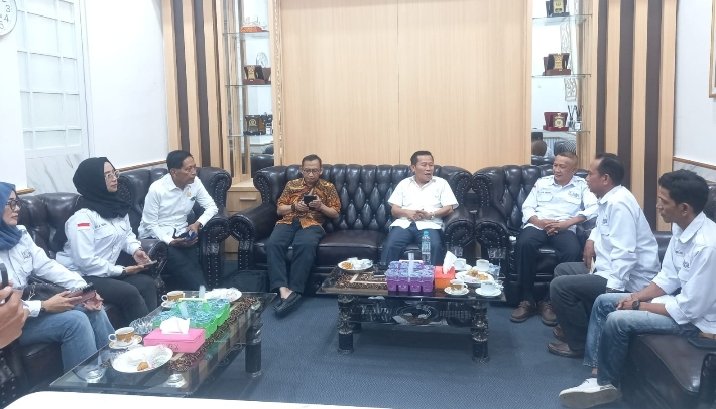 Kunjungan kerja Serikat Media Siber Indonesia (SMSI) Kota Serang ke DPRD Kota Serang disambut hangat oleh Ketua DPRD Kota Serang. FOTO: Achie06/PORTALBMI.ID