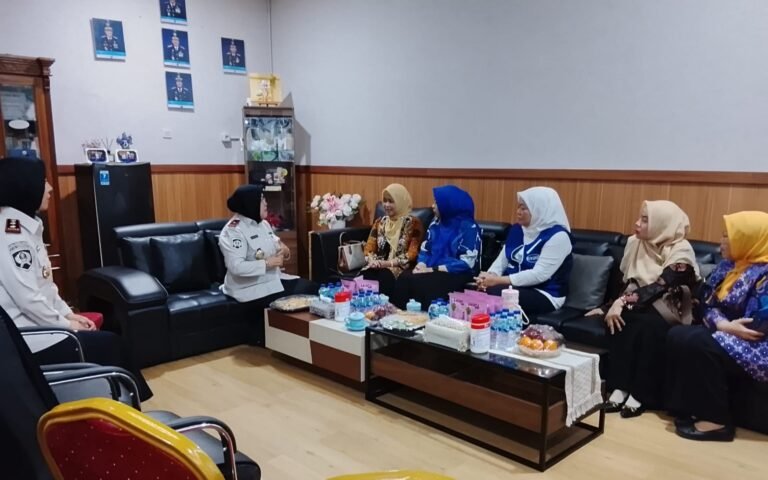 APJI Berbagi dengan menyalurkan 200 nasi kotak kepada warga binaan di Lapas Kelas IIA Tangerang, Jalan Daan Mogot, Tanah Tinggi, Kota Tangerang, Kamis (2/7/2026). FOTO: Achie06/PORTALBMI.ID
