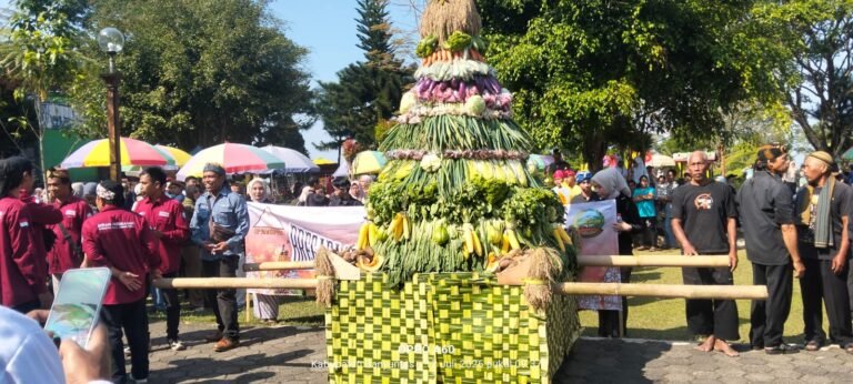 Grebeg Suran 2026 berlangsung meriah di kawasan wisata Baturaden, Kabupaten Banyumas, pada Minggu (12/7/2026). FOTO: Imam07/PORTALBMI.ID