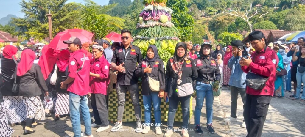 Grebeg Suran 2026 berlangsung meriah di kawasan wisata Baturaden, Kabupaten Banyumas, pada Minggu (12/7/2026). FOTO: Imam07/PORTALBMI.ID