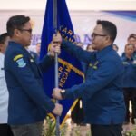 Ketua Karang Taruna Kota Tangsel, Pilar Saga Ichsan, mengucapkan selamat kepada jajaran pengurus yang baru dilantik. FOTO: Henny06/PORTALBMI.ID