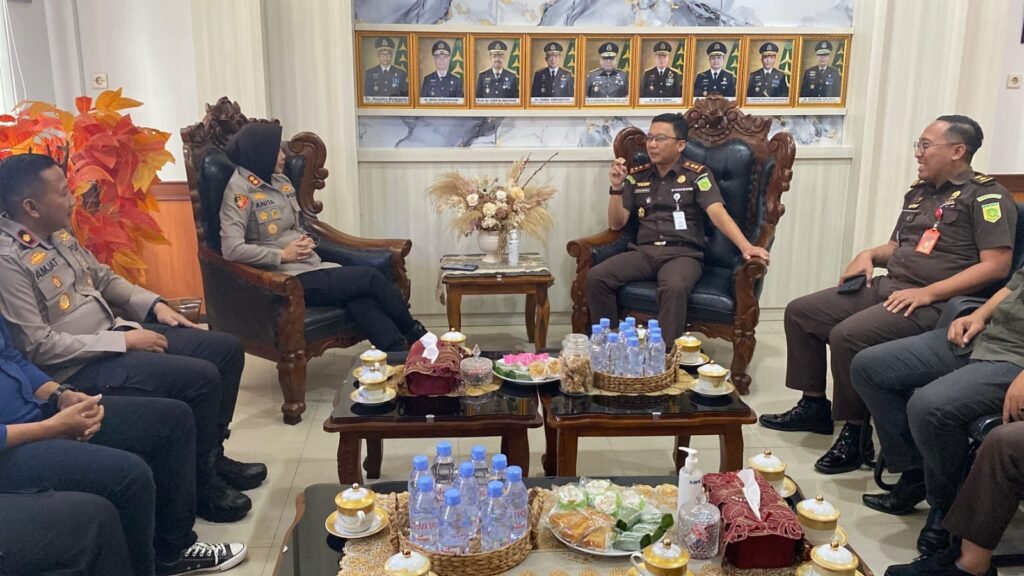 Kapolres Purbalingga AKBP Anita Indah Setyaningrum melakukan silaturahmi ke Kantor Kejaksaan Negeri (Kejari) Purbalingga, Selasa (14/7/2026). FOTO: Humas Polres Purbalingga/PORTALBMI.ID