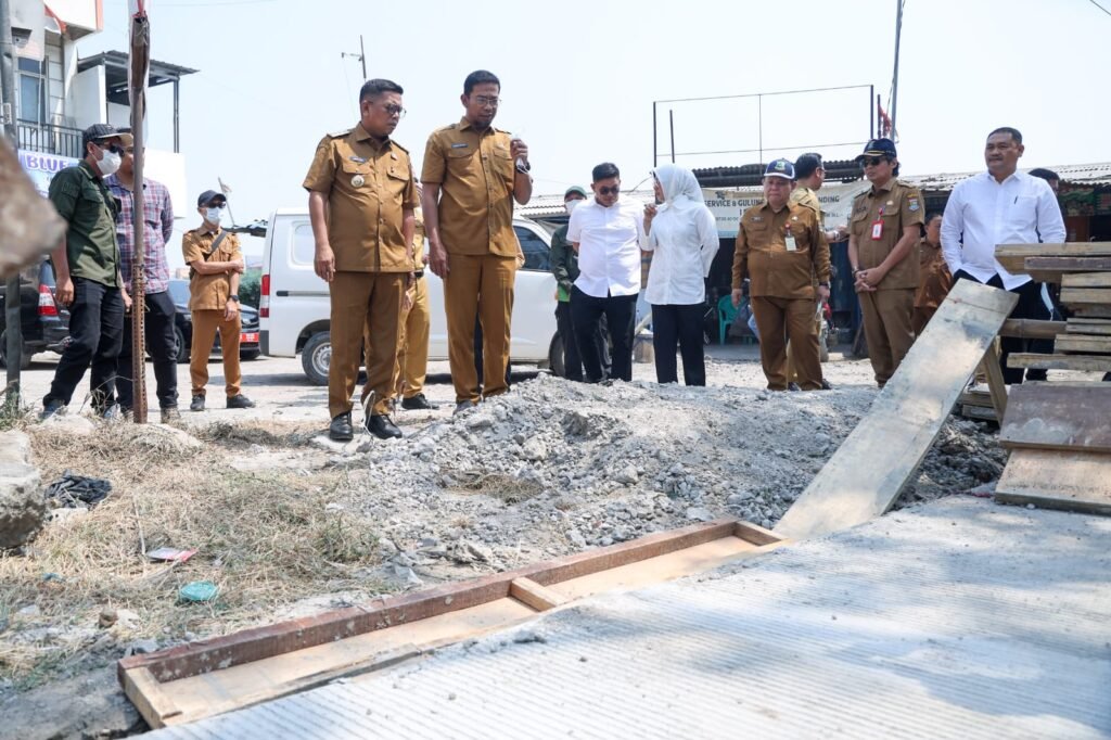 Gubernur Banten Andra Soni meninjau langsung pelaksanaan pembangunan Jalan Teluknaga–Dadap, Kabupaten Tangerang, Selasa (14/7/2026). FOTO: Setda Pemprov Banten/PORTALBMI.ID