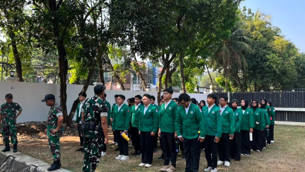 73 Mahasiswa Fakultas Kedokteran UHAMKA Semester 8 Lakukan Pelatihan Bela Negara di Rindam jaya Condet. FOTO: Santoso06/PORTALBMI.ID