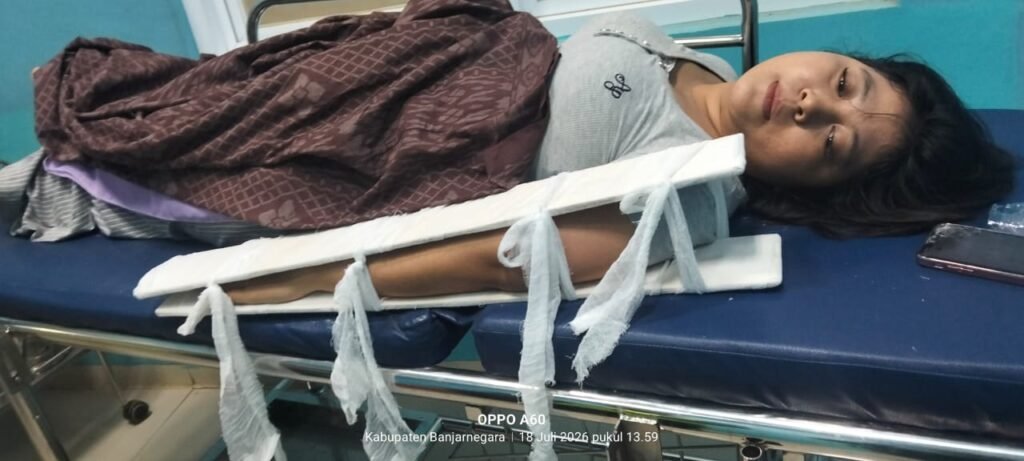 Motor CB Tabrak Truk Muatan Pasir, Dua Korban Dilarikan ke Rumah Sakit PKU. FOTO: Imam07/PORTALBMI.ID