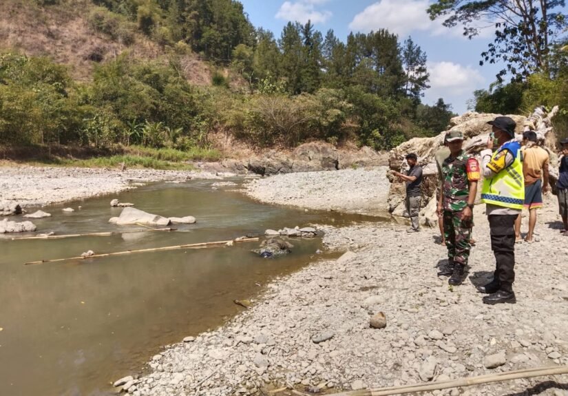 Aliran Sungai Lukulo, tepatnya di bawah Jembatan Mangir, Desa Wonotirto, Kecamatan Karanggayam, Minggu, 19 Juli 2026. FOTO: Humas Polres Kebumen/PORTALBMI.ID
