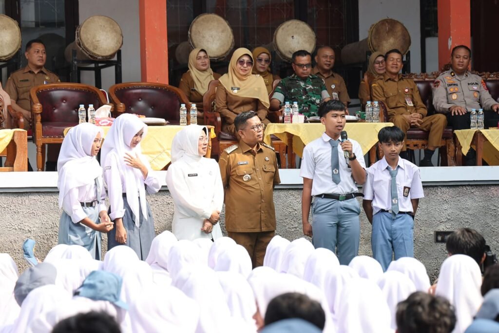 Kunjungan Gubernur Banten, Andra Soni, bersama Ketua TP PKK Provinsi Banten, Tinawati Andra Soni, di SMK PGRI Pandeglang, Senin (20/7/2026). FOTO: PORTALBMI.ID/Setda Prov Banten