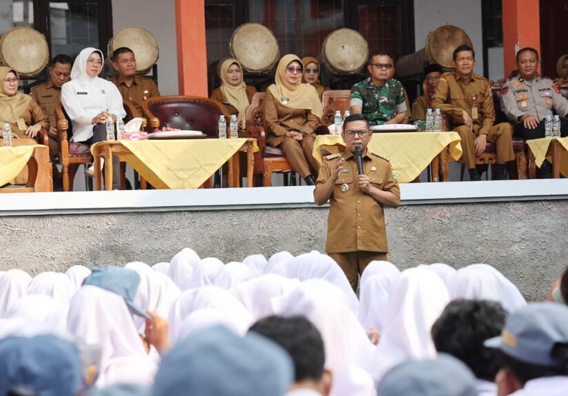 Kunjungan Gubernur Banten, Andra Soni, bersama Ketua TP PKK Provinsi Banten, Tinawati Andra Soni, di SMK PGRI Pandeglang, Senin (20/7/2026). FOTO: PORTALBMI.ID/Setda Prov Banten