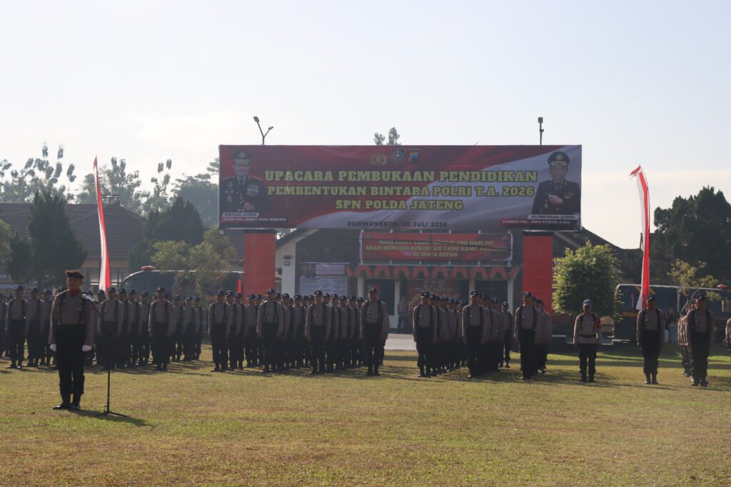 Wakapolda Jawa Tengah Brigjen Pol. Latif Usman memimpin Upacara Pembukaan Pendidikan Pembentukan Bintara (Diktukba) Polri Tahun Anggaran 2026 di Sekolah Polisi Negara (SPN) Polda Jawa Tengah. FOTO: Bid Humas Polda Jateng/PORTALBMI.ID