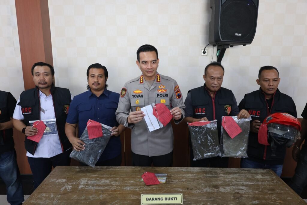 Satreskrim Polresta Cilacap bersama jajaran berhasil mengungkap kasus tindak pidana Curanmor, penadahan, dan Curas di wilayah hukum Polresta Cilacap. FOTO: Humas Polresta Cilacap/PORTALBMI.ID