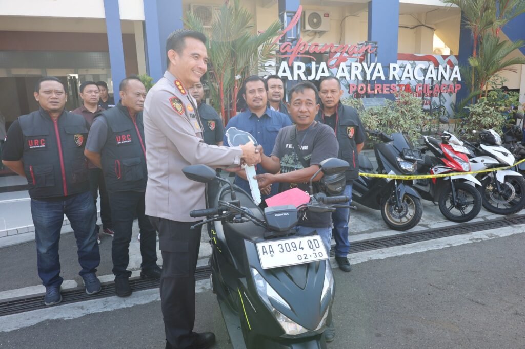 Satreskrim Polresta Cilacap bersama jajaran berhasil mengungkap kasus tindak pidana Curanmor, penadahan, dan Curas di wilayah hukum Polresta Cilacap. FOTO: Humas Polresta Cilacap/PORTALBMI.ID