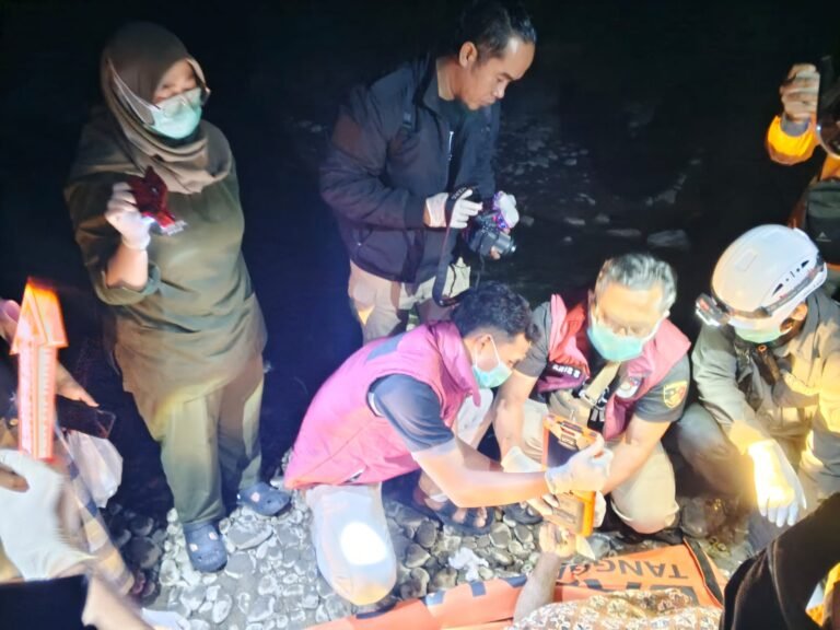 Penemuan jenazah seorang pria yang tersangkut pada jaring ikan di sungai setempat, Jumat (24/7/2026) sore. FOTO: Humas Polres Purbalingga/PORTALBMI.ID