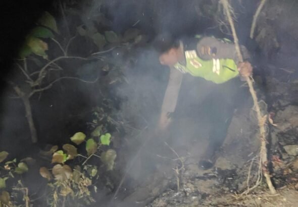 Kebakaran melanda kawasan hutan pinus Blok Pencil di Dukuh Plabanan RT 03 RW 05, Desa Seboro, Kecamatan Sadang, Kabupaten Kebumen, Sabtu (25/7/2026). FOTO: Humas Polres Kebumen/PORTALBMI.ID