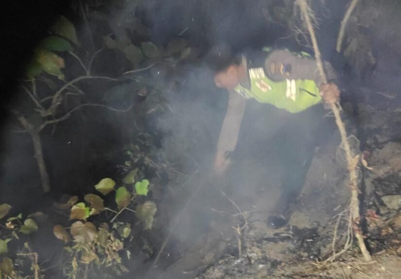 Kebakaran melanda kawasan hutan pinus Blok Pencil di Dukuh Plabanan RT 03 RW 05, Desa Seboro, Kecamatan Sadang, Kabupaten Kebumen, Sabtu (25/7/2026). FOTO: Humas Polres Kebumen/PORTALBMI.ID