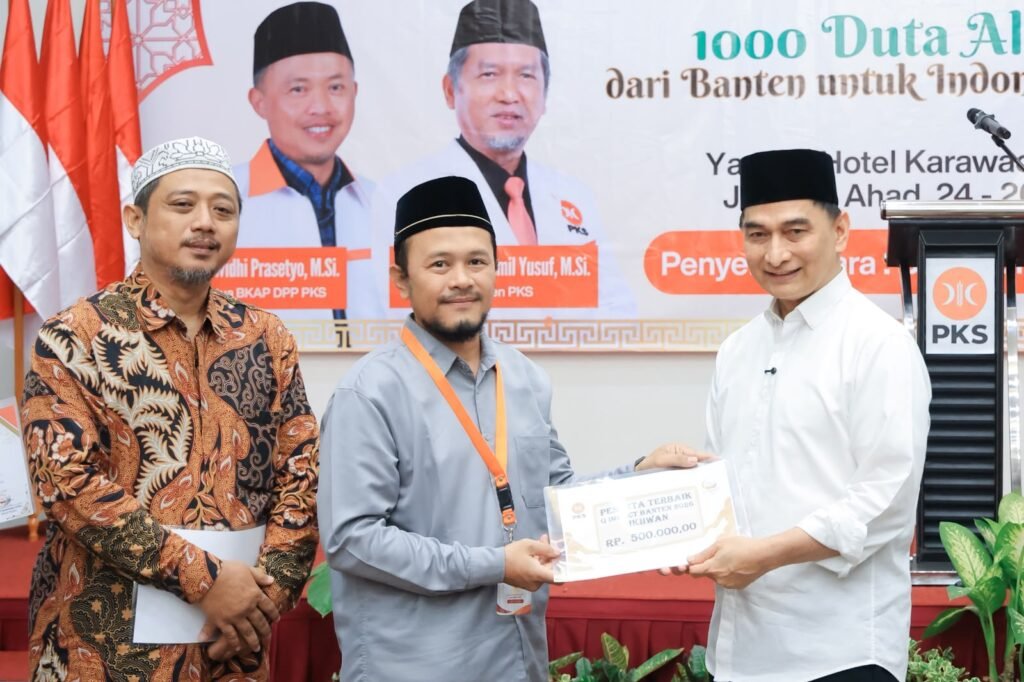 Achmad Dimyati Natakusumah menutup kegiatan Qur'ani Impact Training Banten 2026 bertajuk "1000 Duta Al-Qur'an dari Banten untuk Indonesia Emas 2045. FOTO: Setda Prov Banten/PORTALBMI.ID