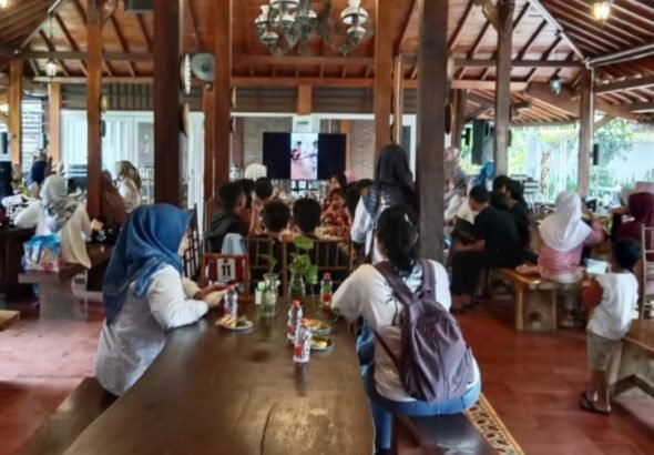 Sebuah destinasi kuliner dan rekreasi mulai menarik perhatian warga dan wisatawan: TLASA Svarna Resto Cafe & Swimming Pool. FOTO: Imam06/PORTALBMI.ID
