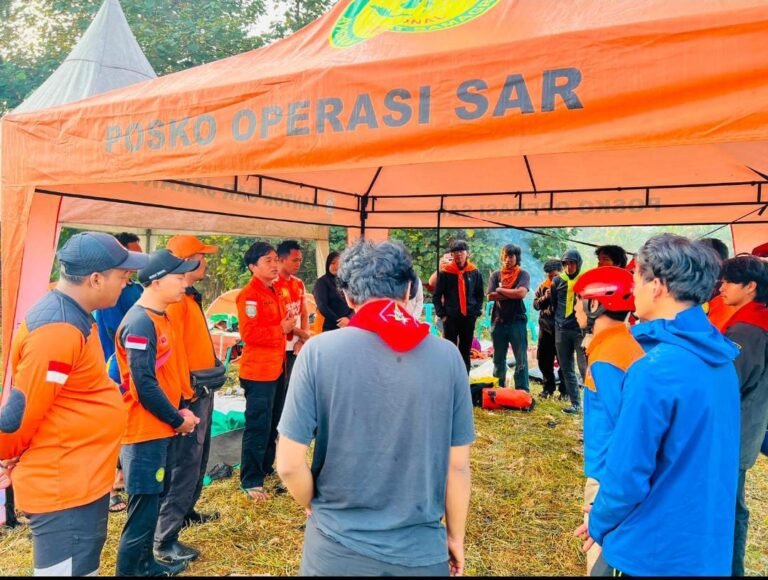 Tim SAR gabungan berhasil menemukan Neil Angkasa Satyanegara (13), remaja yang hanyut terbawa arus di Sungai Cisadane. FOTO: Henny06/PORTALBMI.ID