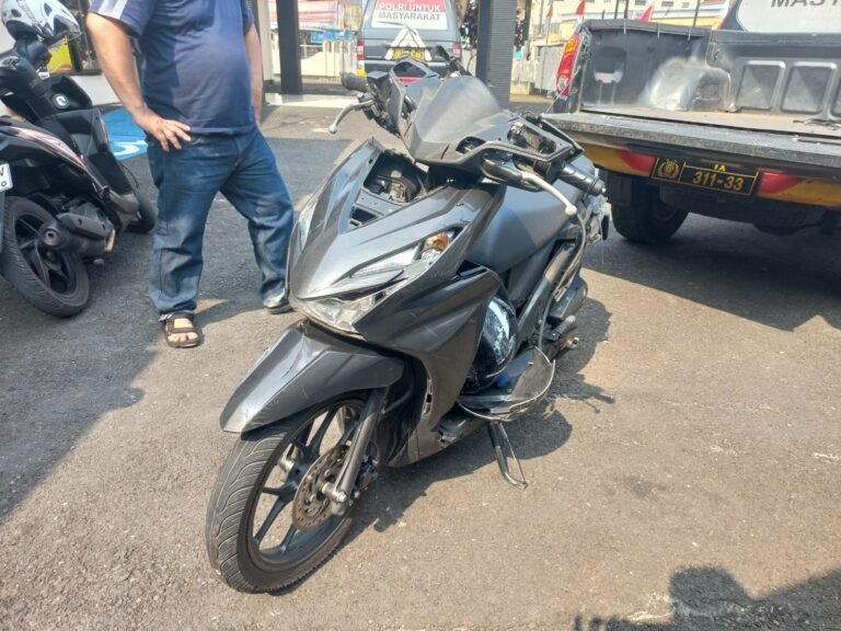 Lakalantas menimpa seorang pelajar yang mengendarai sepeda motor. FOTO: Humas Polres Purbalingga