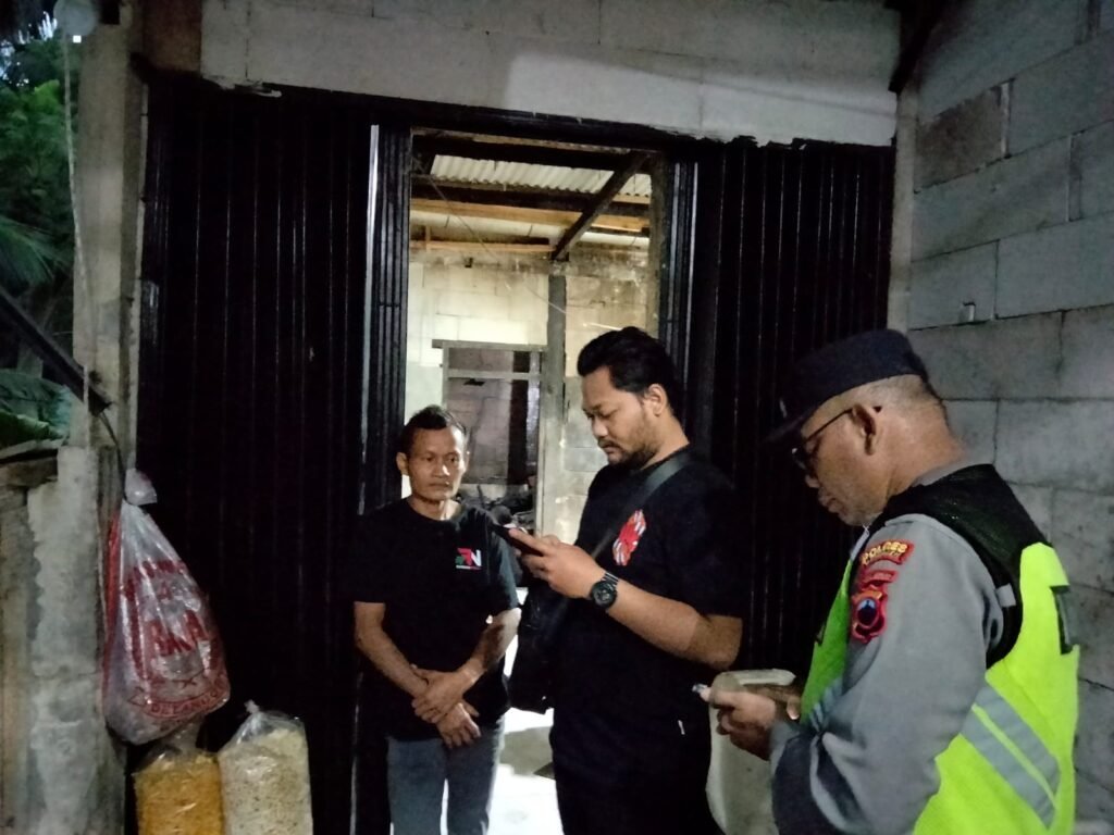 Kebakaran diduga dipicu percikan bara api yang masih tersisa setelah proses produksi keripik singkong menggunakan tungku kayu bakar pada Kamis (30/7/2026) sore. FOTO: Humas Polres Kebumen/PORTALBMI.ID