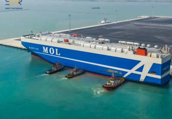 Kapal MV Blanco Ace melaksanakan uji sandar pada Dermaga Kendaraan Paket 5: Car Terminal Construction, Selasa (18/8). Foto: Dok: DJPL KSOP Kelas II Patimban