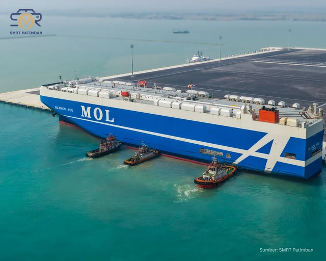 Kapal MV Blanco Ace melaksanakan uji sandar pada Dermaga Kendaraan Paket 5: Car Terminal Construction, Selasa (18/8). Foto: Dok: DJPL KSOP Kelas II Patimban