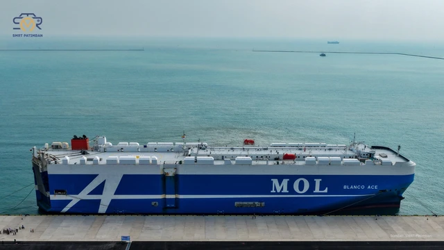 Kapal MV Blanco Ace melaksanakan uji sandar pada Dermaga Kendaraan Paket 5: Car Terminal Construction, Selasa (18/8). Foto: Dok: DJPL KSOP Kelas II Patimban