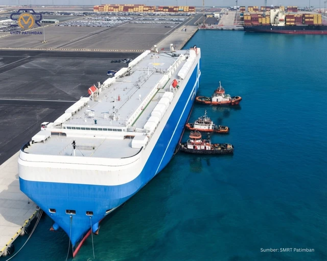 Kapal MV Blanco Ace melaksanakan uji sandar pada Dermaga Kendaraan Paket 5: Car Terminal Construction, Selasa (18/8). Foto: Dok: DJPL KSOP Kelas II Patimban