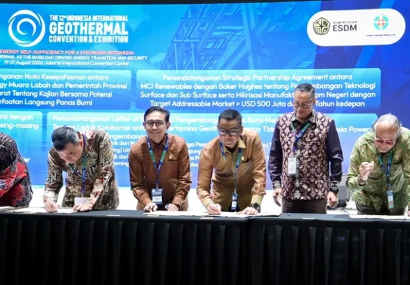 Penandatanganan kerja sama proyek panas bumi dengan total kapasitas 45 MW antara PLN Indonesia Power bersama PT Pertamina Geothermal Energy Tbk (PGE). Foto: PLN IP