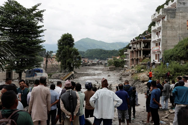 Kondisi lumpur yang menutupi pemukiman warga pascabencana banjir bandang di Trishuli, Distrik Nuwakot, Nepal, Kamis (27/8/2026). Foto: Navesh Chitrakar/REUTERS