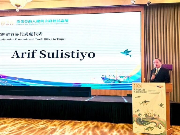 Dalam sambutannya, Arif Sulistiyo, kepala KDEI menekankan beberapa hal penting mengenai perlindungan dan kesejahteraan pekerja migran perikanan Indonesia. (Sumber Foto : KDEI Taipei)