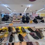 Beragam sandal dan sepatu buatan Indonesia. (Sumber Foto : KDEI Taipei).