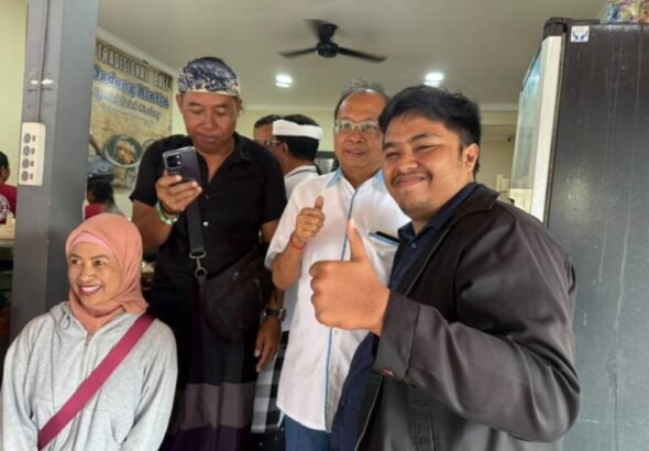 Peringatan Tumpek Krulut yang dimaknai sebagai Hari Kasih Sayang menjadi momentum bagi Gubernur Bali, Wayan Koster. FOTO: Istimewa