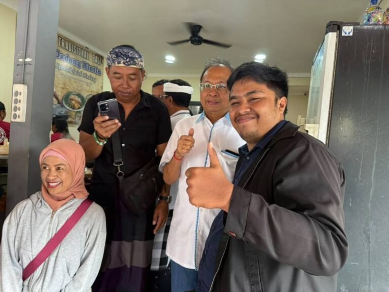Peringatan Tumpek Krulut yang dimaknai sebagai Hari Kasih Sayang menjadi momentum bagi Gubernur Bali, Wayan Koster. FOTO: Istimewa