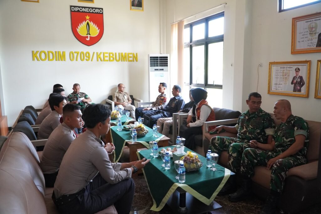 Polres Kebumen mendukung pelaksanaan Kegiatan Integratif Bhakti Taruna Akademi Kepolisian (Akpol) Tahun Anggaran 2026 yang diawali dengan penyambutan enam Taruna Akpol di Makodim 0709/Kebumen. FOTO:  Humas Polres Kebumen/PORTALBMI.ID