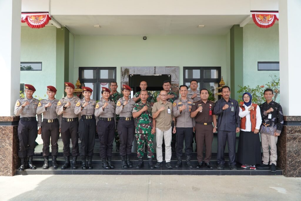Polres Kebumen mendukung pelaksanaan Kegiatan Integratif Bhakti Taruna Akademi Kepolisian (Akpol) Tahun Anggaran 2026 yang diawali dengan penyambutan enam Taruna Akpol di Makodim 0709/Kebumen. FOTO: Humas Polres Kebumen/PORTALBMI.ID