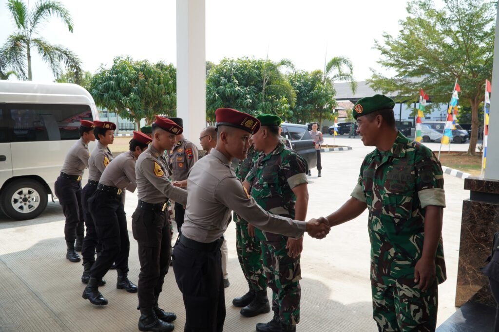 Polres Kebumen mendukung pelaksanaan Kegiatan Integratif Bhakti Taruna Akademi Kepolisian (Akpol) Tahun Anggaran 2026 yang diawali dengan penyambutan enam Taruna Akpol di Makodim 0709/Kebumen. FOTO:  Humas Polres Kebumen/PORTALBMI.ID